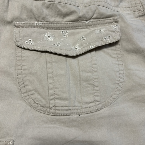 B Moss beige capris - Picture 4 of 6